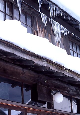 昔ながらの軒下