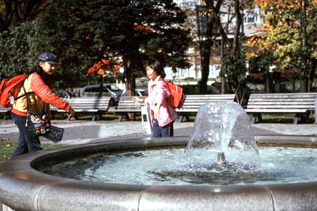 大通公園の子供たち