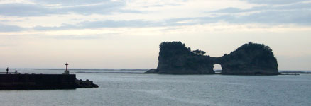 円月島