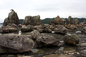 橋杭岩